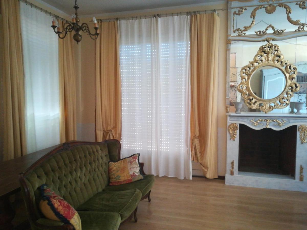 ヴォゲーラ Bellaria Bed & Breakfast エクステリア 写真